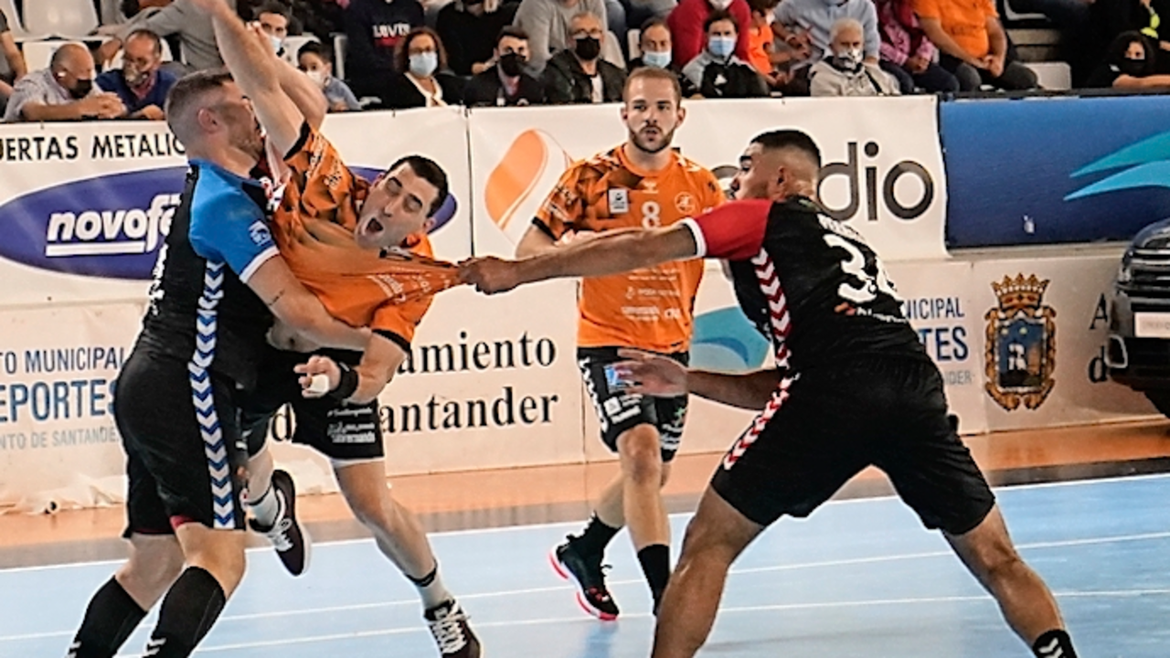 El Sinf&iacute;n y el BM. Torrelavega no se cruzar&aacute;n durante la actual pretemporada invernal. / Hardy