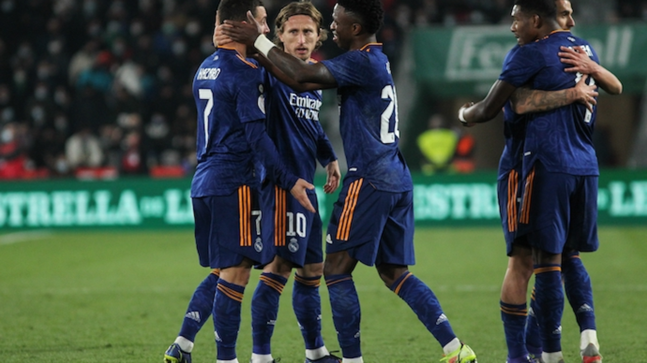 Eden Hazard del Real Madrid celebra un gol durante el partido de f&uacute;tbol de la Copa del Rey jugado entre el Elche CF y el Real Madrid en el estadio Mart&iacute;nez Valero el 20 de enero de 2022, en Elche, Alicante, Espa&ntilde;a. AFP7