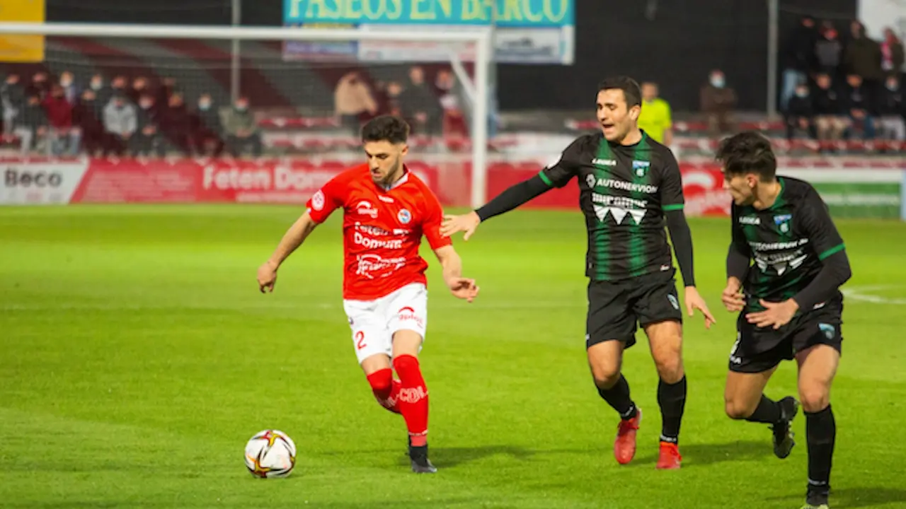 El CD Laredo no pudo dar continuidad al triunfo logrado la jornada anterior, cayendo en San Lorenzo por 0-1 ante el Sestao River. / ALERTA
