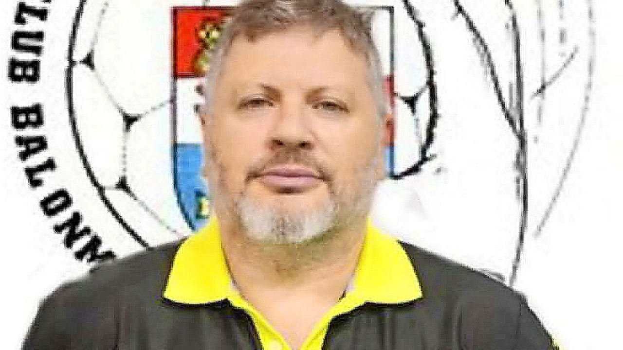 Juli&aacute;n Ruiz deja Santo&ntilde;a para ir a Arabia Saud&iacute;. / cb santo&ntilde;a