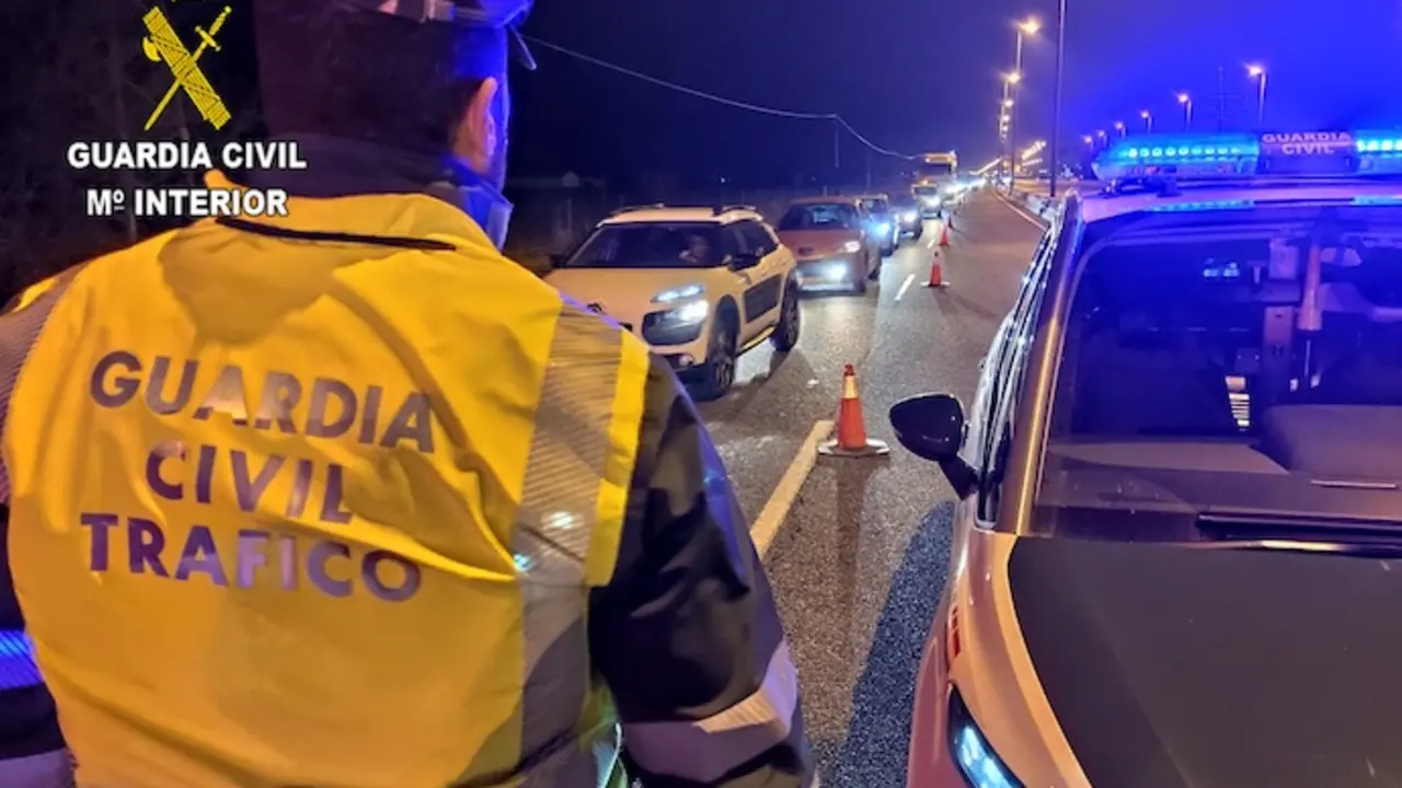 La Guardia Civil detiene a un conductor por conducci&oacute;n temeraria y alcoholemia positiva
GUARDIA CIVIL
(Foto de ARCHIVO)
12/11/2021