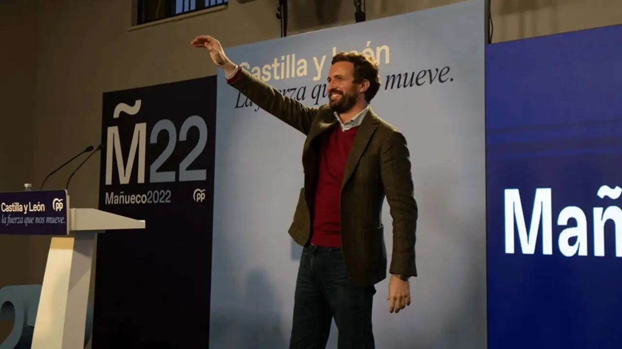 Cargar m&aacute;is
El l&iacute;der del PP, Pablo Casado, saluda en el &uacute;ltimo d&iacute;a de precampa&ntilde;a electoral de Castilla y Le&oacute;n