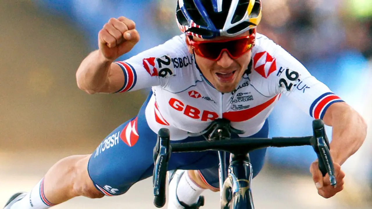 Tom Pidcock se ha proclamado Campe&oacute;n del Mundo de Ciclocross al vencer con rotundidad en el descafeinado trazado de Fayetteville.