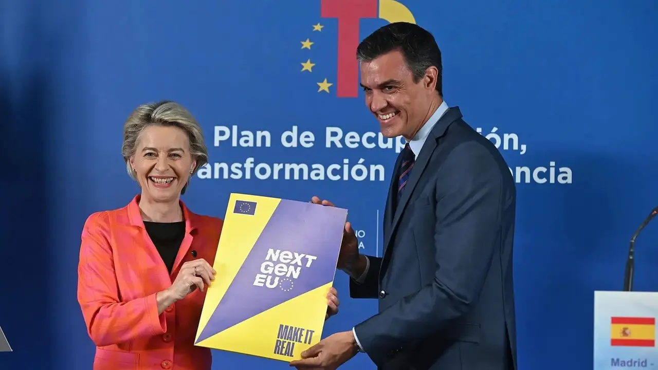 Ursula von der Leyen y Pedro S&aacute;nchez, en junio.AFP