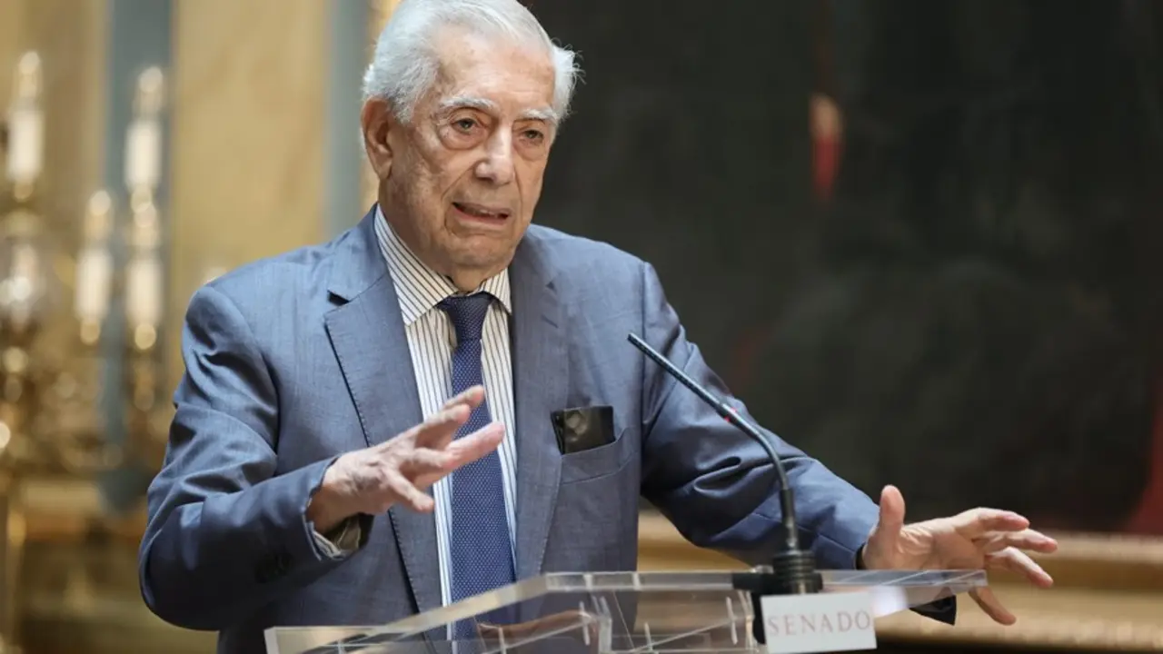 El escritor Mario Vargas Llosa durante una intervenci&oacute;n. / EP
