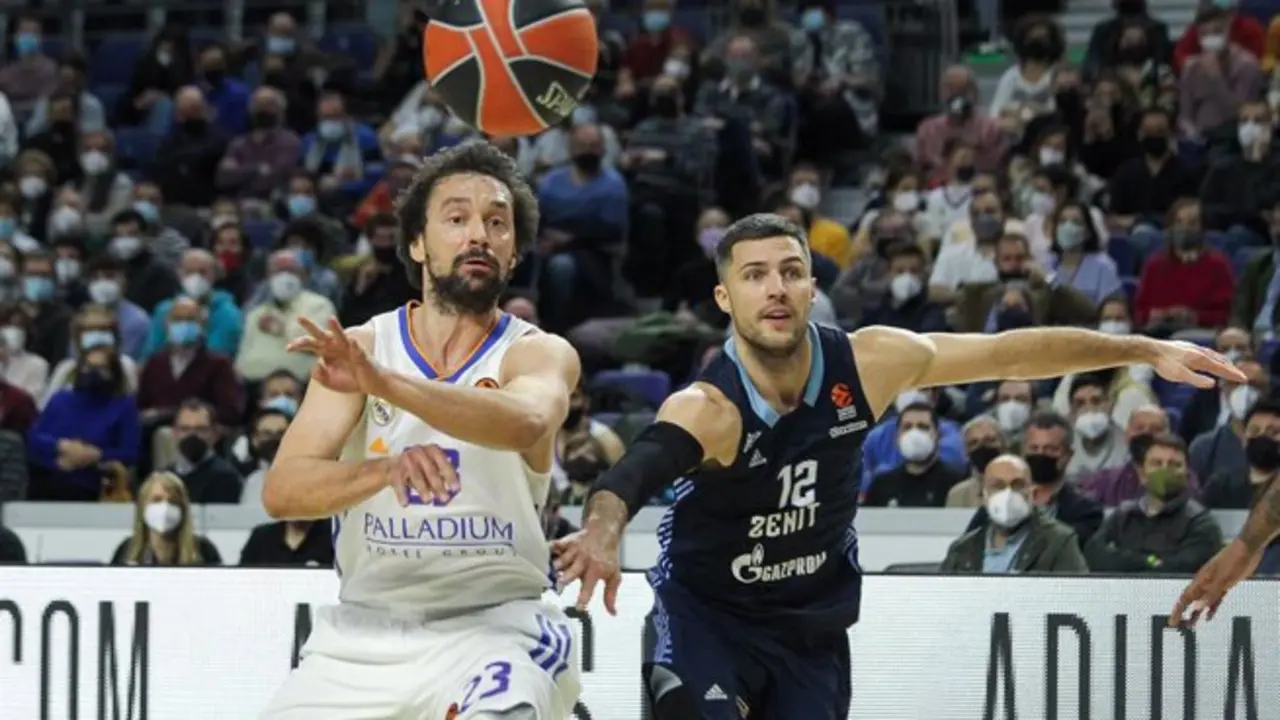 Sergio Llull Melia del Real Madrid y Billy Baron del Zenit en acci&oacute;n durante el partido de la Turkish Airlines Euroleague de baloncesto entre el Real Madrid y el Zenit St Petersburgo en el Wizink Center el 04 de febrero de 2022 en Madrid, Espa&ntilde;a. - Irina R. Hipolito / AFP7 / Europa Press