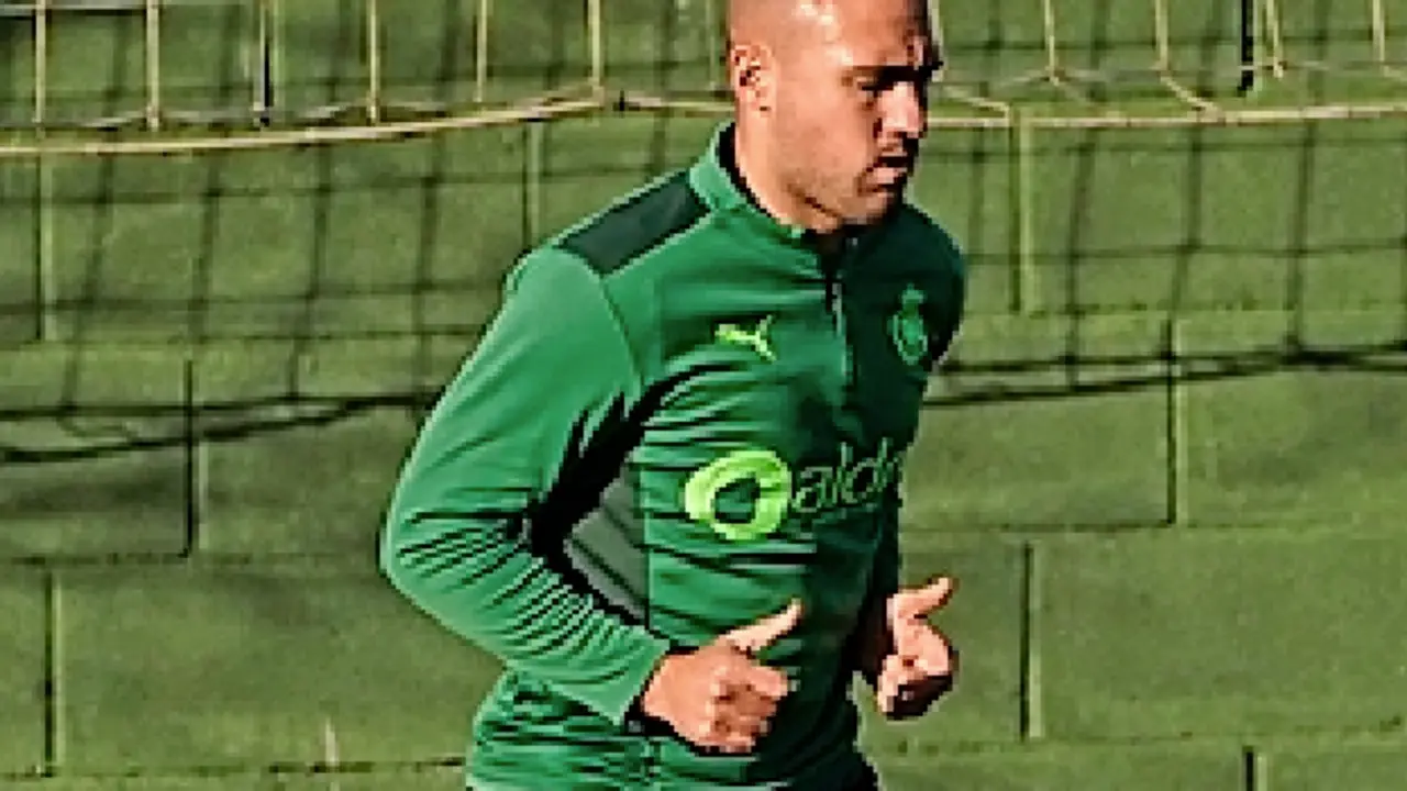 Unai Medina, entrenando ayer en solitario. / hardy