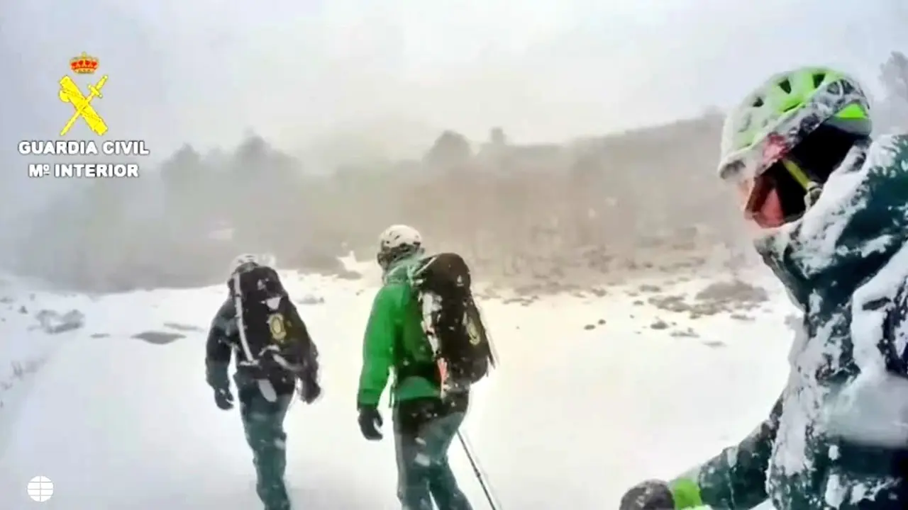 El operativo desplegado por la Guardia Civil para tratar de localizar al hombre que desapareci&oacute; el pasado s&aacute;bado en Picos de Europa.