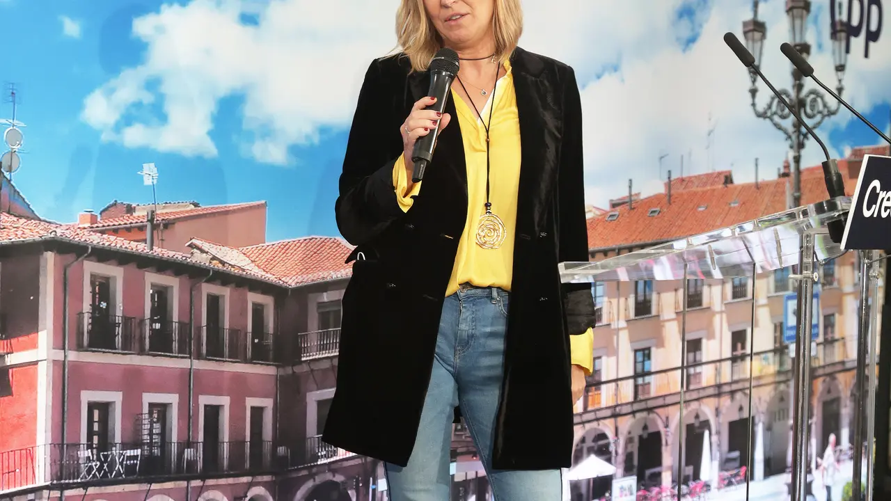 Alfonso Fern&aacute;ndez Ma&ntilde;ueco clausura el encuentro de presidentes provinciales e insulares del PP en la Casa Botines. Le&oacute;n. 27 - noviembre - 2021. Secundino P&eacute;rez