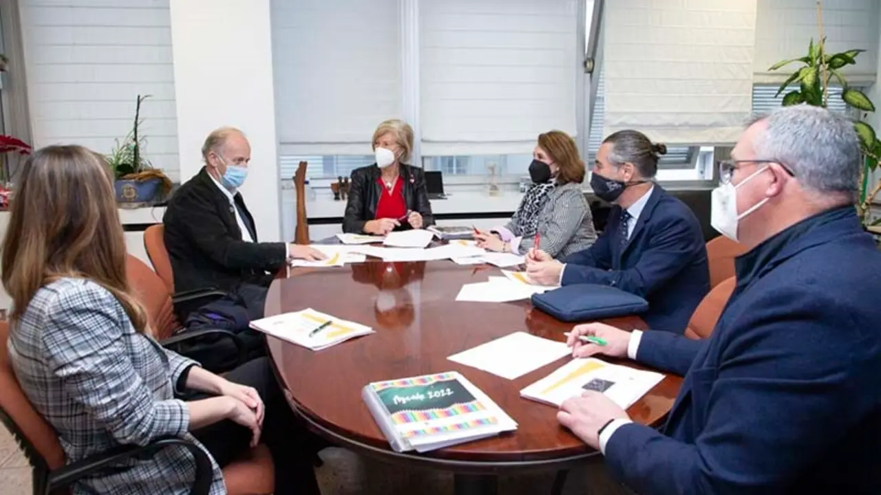 La consejera de Educaci&oacute;n y Formaci&oacute;n Profesional, Marina Lomb&oacute;, recibe a representantes de la Asociaci&oacute;n C&aacute;ntabra de la Empresa Familiar (ACEFAM
nr
25 feb 22