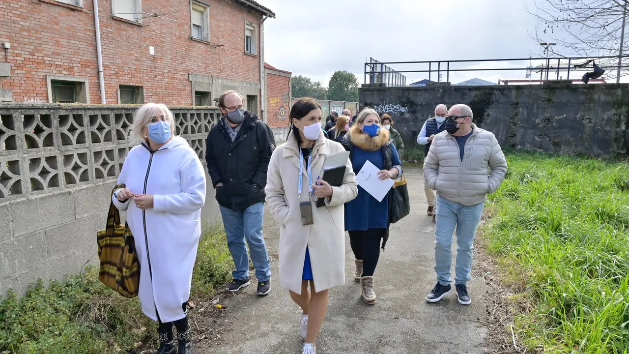 Gema Con los vecinos de Sixto Obrador para atender sus demandas, entre ellas la resoluci&oacute;n de la titularidad de los viales para que pasen a ser de titularidad municipal