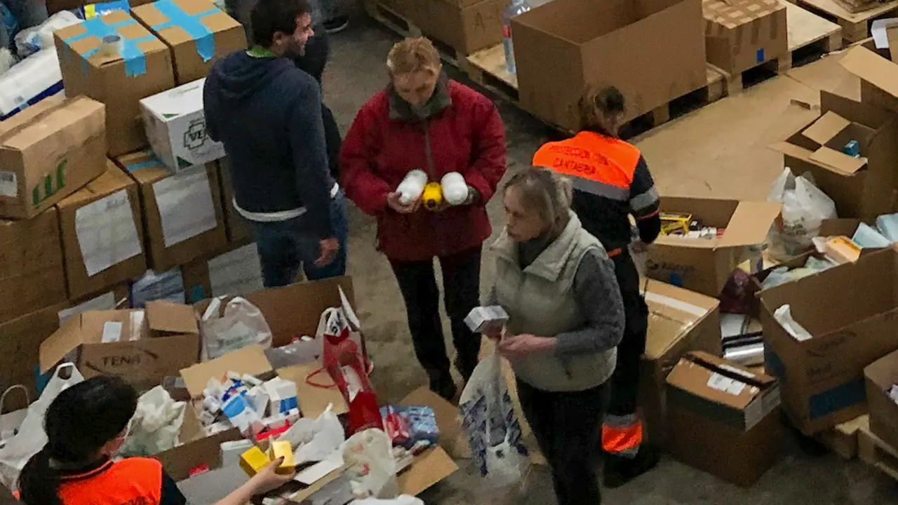 La llamada de ayuda de los ucranianos residentes en Cantabria y se est&aacute;n volcando en la recogida de ayuda humanitaria para enviar a su pa&iacute;s. / AYERBE