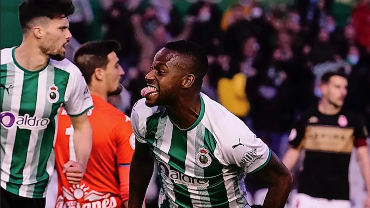 Cedric rompi&oacute; ayer su sequ&iacute;a goleadora allanando el camino de la victoria con dos goles en dos minutos. / Hardy