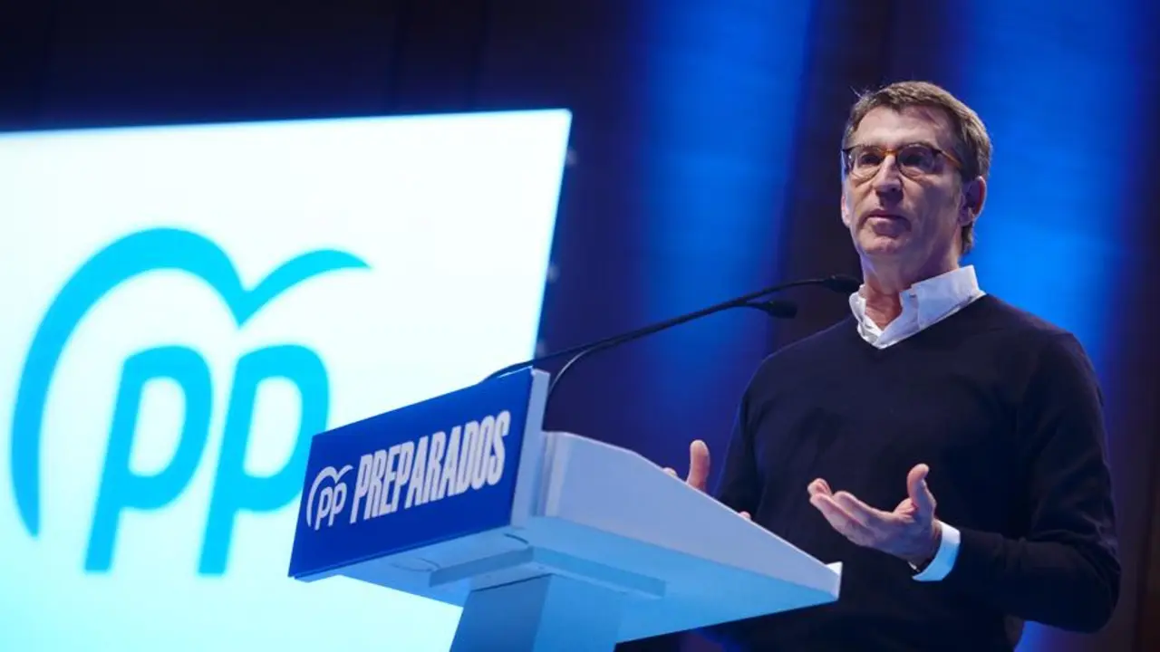 El candidato a la presidencia del Partido Popular, Alberto N&uacute;&ntilde;ez Feij&oacute;o, participa este s&aacute;bado en Valladolid en un acto p&uacute;blico de cara al congreso nacional extraordinario que tendr&aacute; lugar los d&iacute;as 1 y 2 de abril en Sevilla. EFE/Nacho Gallego