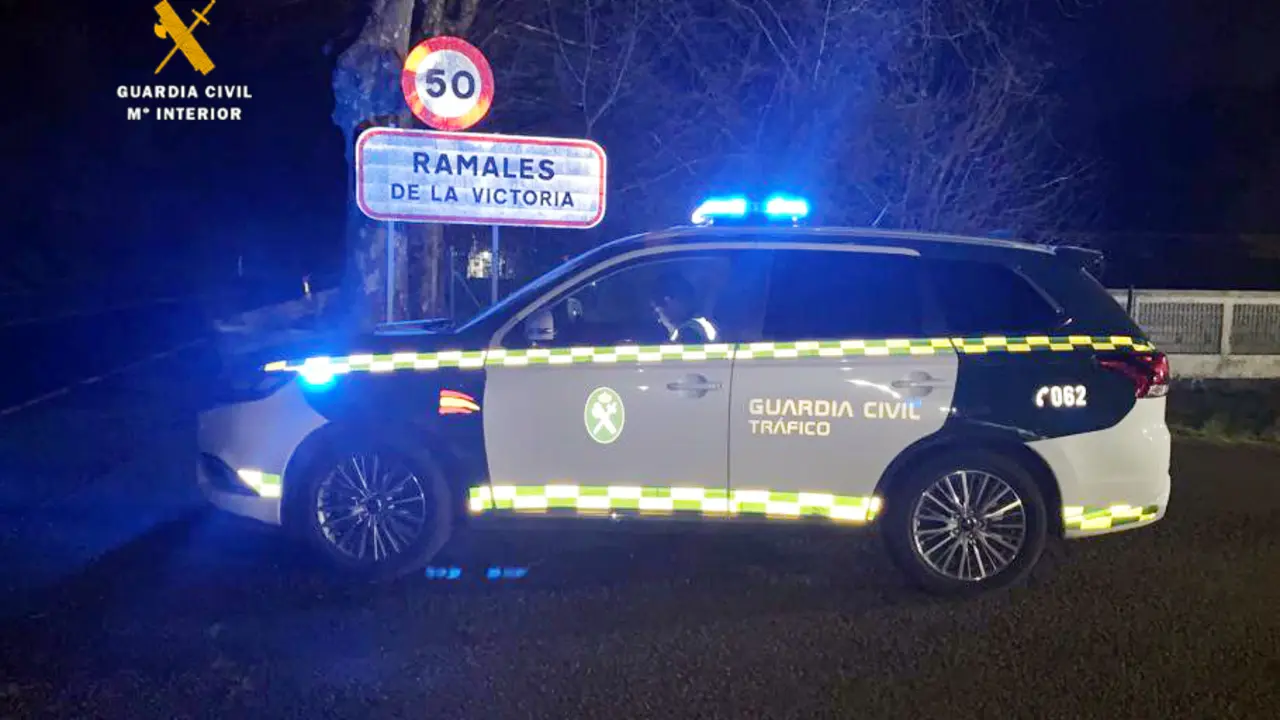 Un coche de la Guardia Civil en Ramales de la Victoria. / OPC