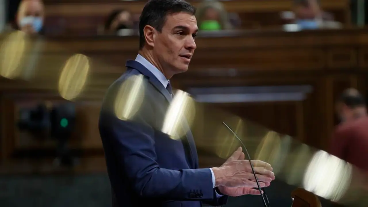 El presidente del Gobierno, Pedro S&aacute;nchez, durante su comparecencia este mi&eacute;rcoles ante el pleno del Congreso para informar de las conclusiones del Consejo Europeo, la Cumbre de la OTAN y las relaciones con Marruecos. EFE/Chema Moya