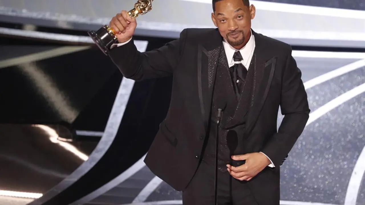 Fotograf&iacute;a de archivo del 27 de marzo de 2022 que muestra al actor estadounidense Will Smith durante su discurso despu&eacute;s de ganar el Oscar al Mejor Actor por 'King Richard' en la 94&ordf; ceremonia anual de los Premios de la Academia, en el Dolby Theatre de Hollywood, Los &Aacute;ngeles, California, Estados Unidos. EFE/EPA/ETIENNE LAURENT