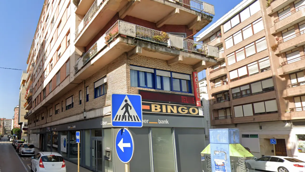 Vista de la oficina de Liberbank en el barrio de La Inmobiliaria. / ALERTA
