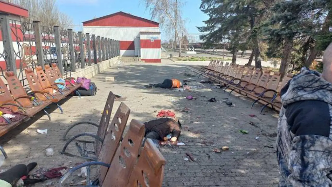 Varios muertos frente a la estaci&oacute;n de Kramatorsk.