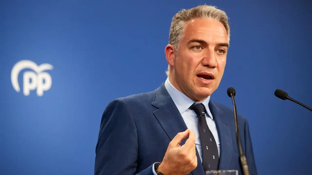 El coordinador general del Partido Popular, El&iacute;as Bendodo, ofrece una rueda de prensa este lunes tras la reuni&oacute;n del Comit&eacute; de Direcci&oacute;n. EFE/Miguel Os&eacute;s