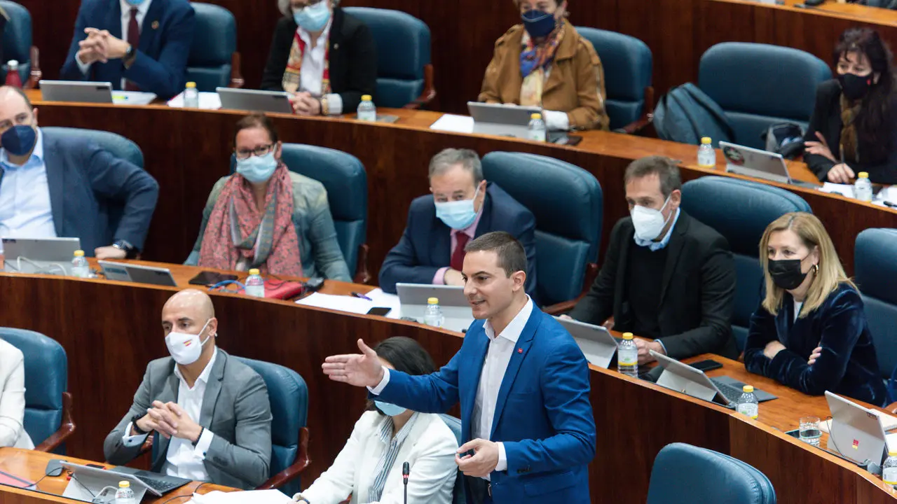 Juan Lobato defiende que el Ayuntamiento impidi&oacute; que el servicio jur&iacute;dico en el que trabaja su familiar participara en la contrataci&oacute;n de emergencia por la pandemia