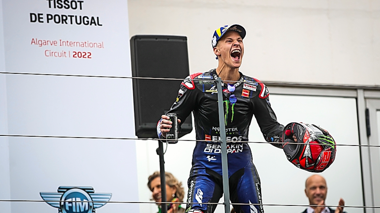 Fabio Quartararo celebra su victoria en el Gran Premio de Portugal. / EFE