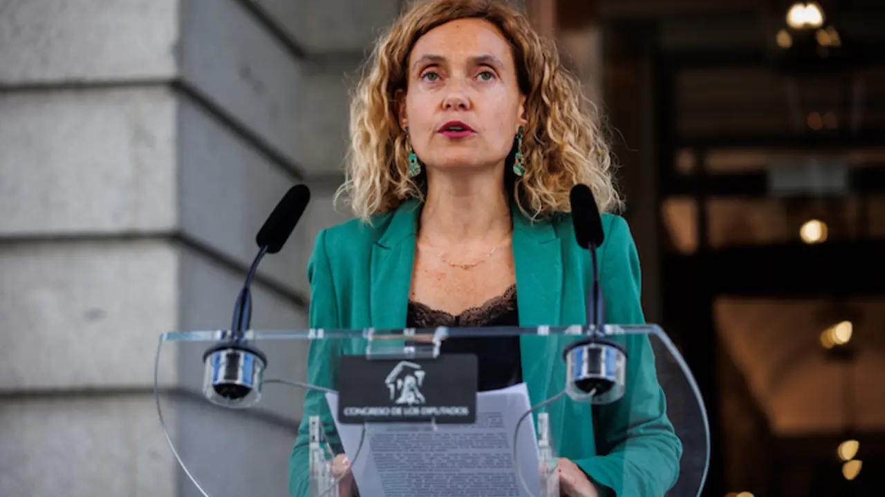 La presidenta del Congreso, Meritxell Batet, interviene en una rueda de prensa en el Congreso de los Diputados, a 26 de abril de 2022, en Madrid (Espa&ntilde;a). En su intervenci&oacute;n ha asegurado que acelerar&aacute; el cambio de reglas de la denominada comisi&oacute;n de secretos oficiales para poder elegir a sus integrantes el pr&oacute;ximo 28 de abril y poder arrancar lo antes posible.
26 ABRIL 2022;COMISION;SECRETOS;CONGRESO
Alejandro Mart&iacute;nez V&eacute;lez / Europa Press
26/4/2022