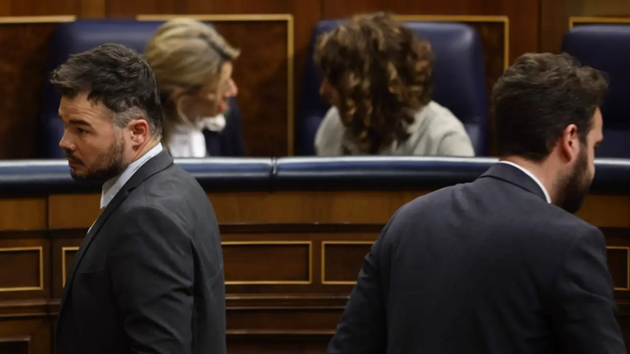 Cargar m&aacute;is
La vicepresidenta segunda y ministra de Trabajo, Yolanda D&iacute;az (i), y la ministra de Hacienda y Funci&oacute;n P&uacute;blica, Mar&iacute;a Jes&uacute;s Montero, conversan en una sesi&oacute;n plenaria, en el Congreso