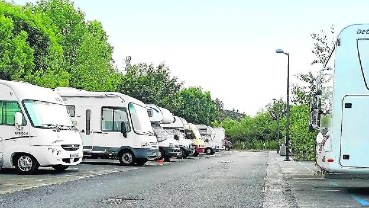Imagen de un aparcamiento para autocaravanas.