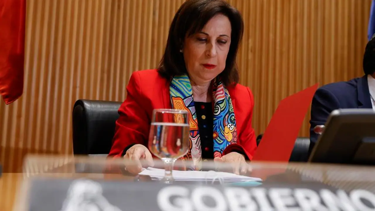 La ministra de Defensa, Margarita Robles, durante su comparecencia este mi&eacute;rcoles ante la Comisi&oacute;n de Defensa del Congreso despu&eacute;s de que el Gobierno informara de que sus dispositivos m&oacute;viles, al igual que los del jefe del Ejecutivo, Pedro S&aacute;nchez, fueron espiados con el sistema Pegasus entre mayo y junio de 2021. EFE/J.J. Guill&eacute;n