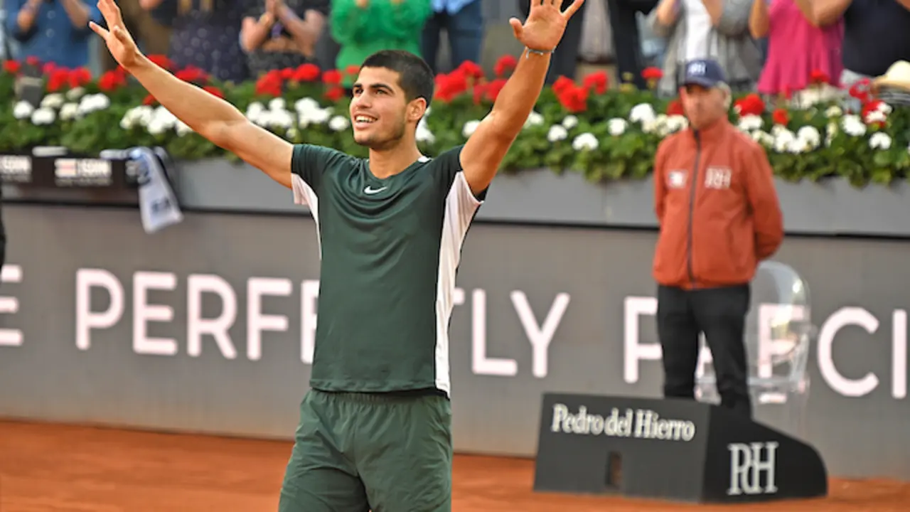 Carlos Alcaraz durante su partido contra Alexander Zverev en la final del Mutua Madrid Open que se celebra en la Caja M&aacute;gica, a 8 de mayo de 2022, en Madrid (Espa&ntilde;a)
TENIS;DEPORTE;FINAL
Francisco Guerra / Europa Press
08/5/2022