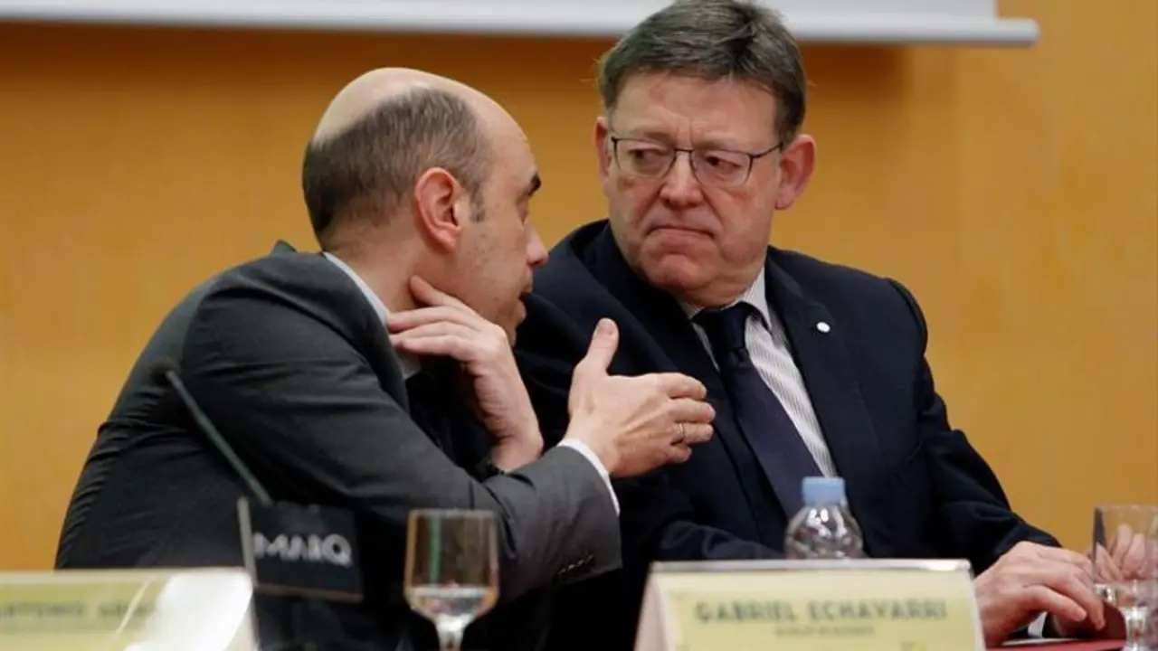 El alcalde de Alicante, Gabriel Ech&aacute;varri, junto al l&iacute;der del PSPV Ximo Puig EFE
