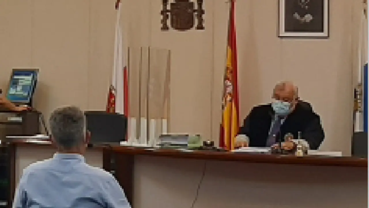 Uno de los acusados durante el juicio. / alerta