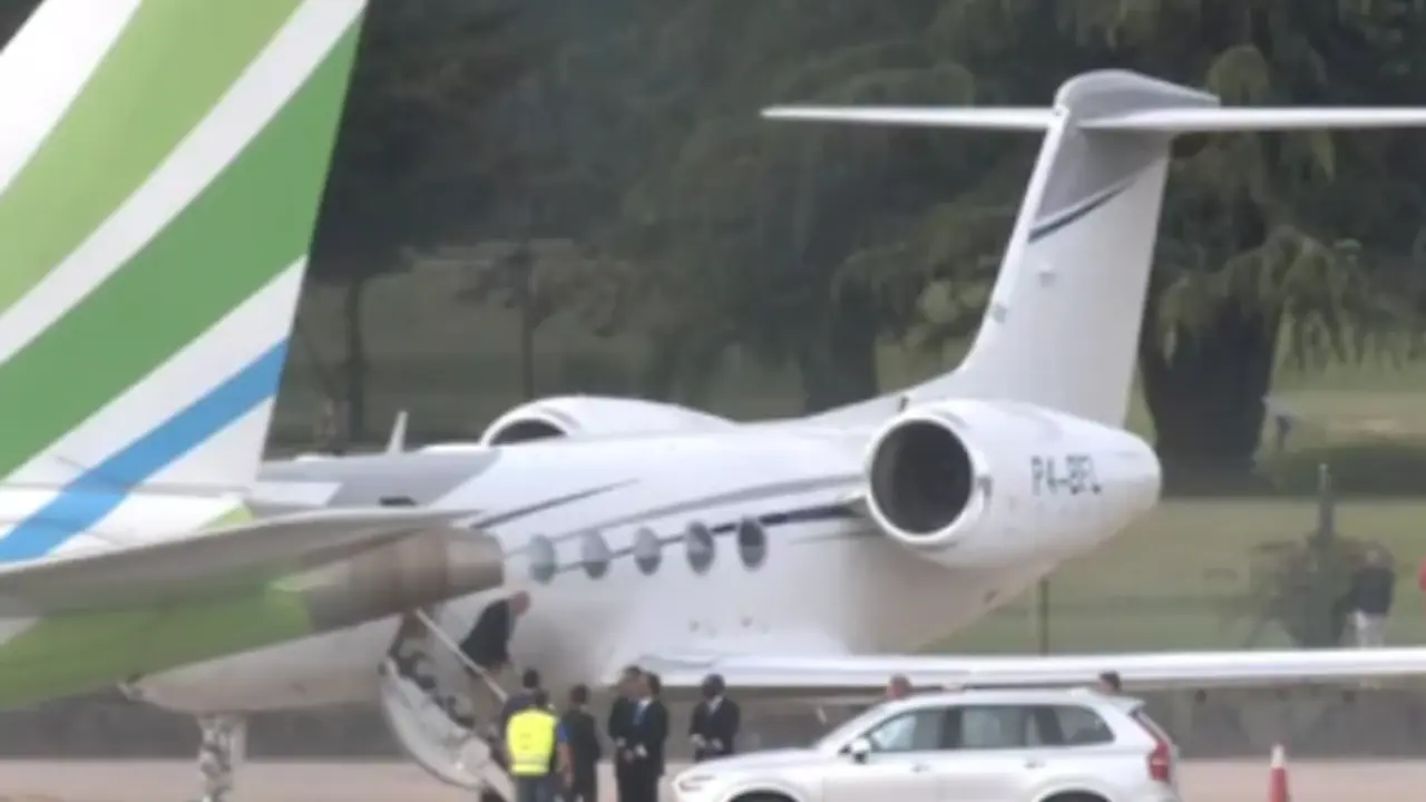 Viaje. El Rey Juan Carlos aterriza en Vigo en su regreso a Espa&ntilde;a tras dos a&ntilde;os en Abu Dabi