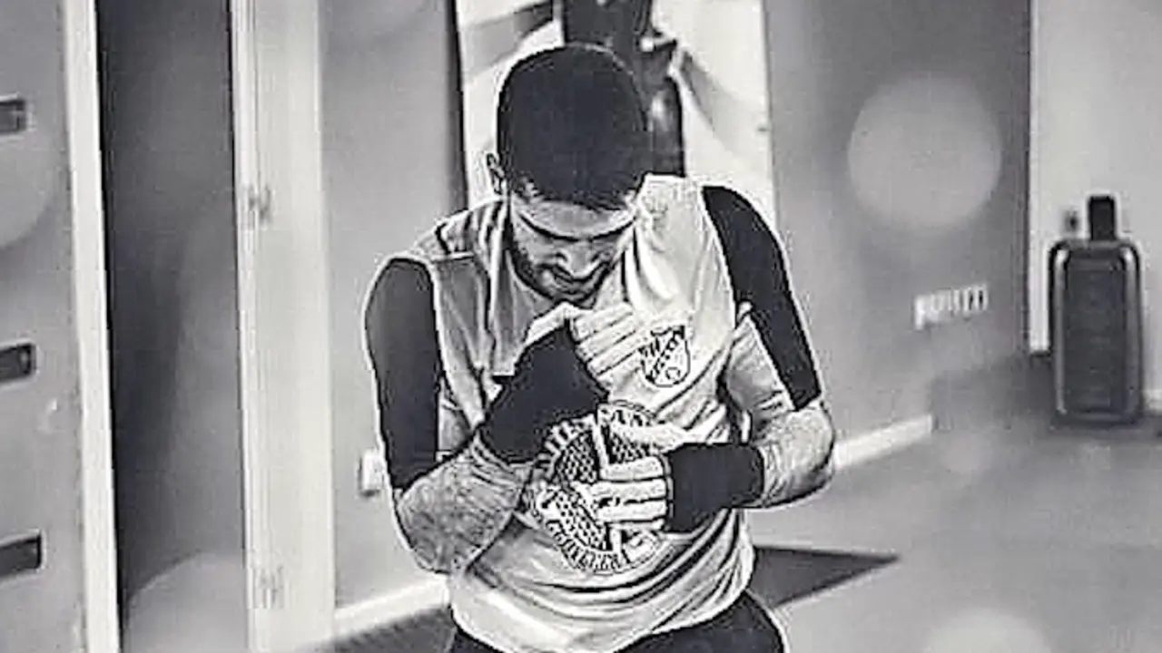 Jon M&iacute;guez, preparando el combate de esta noche.