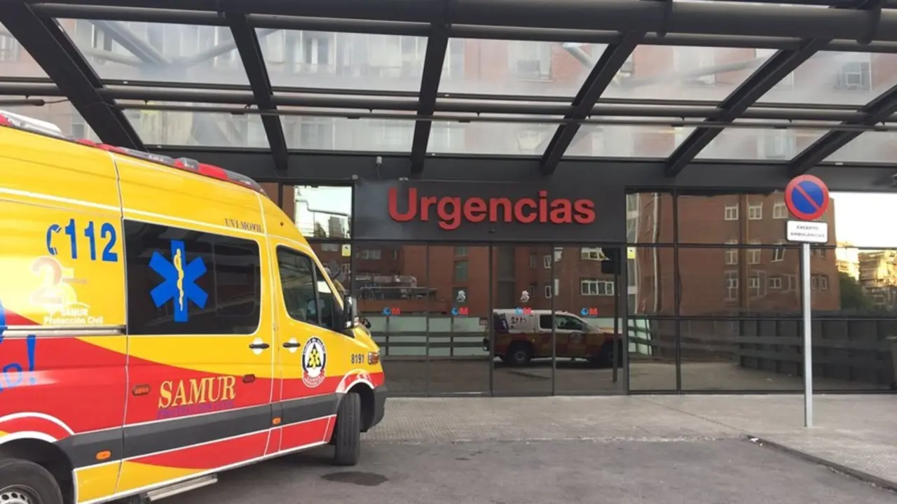 Una ambulancia del Samur tuvo que atender a los menores. / AEE