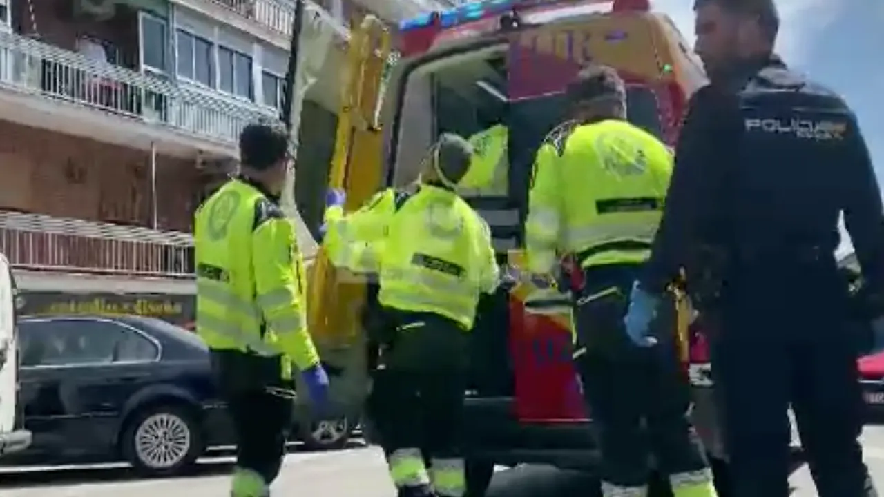 Los hechos han ocurrido a las 15:30 horas frente a un establecimiento comercial cercano, pero el menor y alumno del centro ha tratado de refugiarse en el instituto, ubicado en la calle del Puerto de Pajares, tras ser agredido.