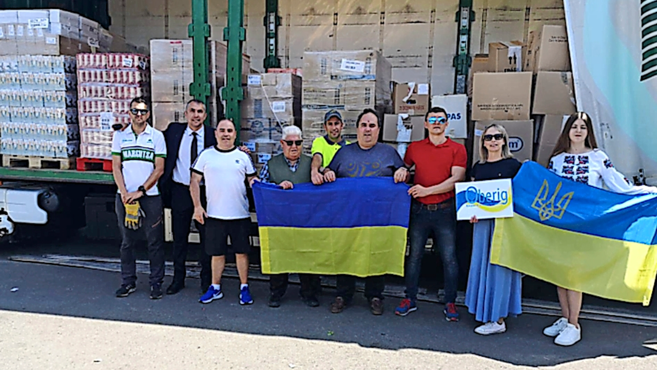 Un cami&oacute;n con donaciones rumbo a Ucrania. / ALERTA