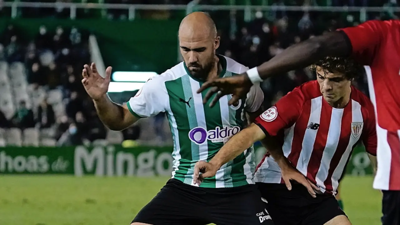 Unai Medina ha sido un fijo para Fern&aacute;ndez Romo. / HARDY