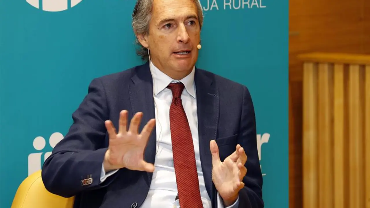 El exministro de Fomento &Iacute;&ntilde;igo de la Serna (PP) ha cuestionado este jueves la ejecuci&oacute;n real de los fondos europeos. / EFE/ Elvira Urquijo A.