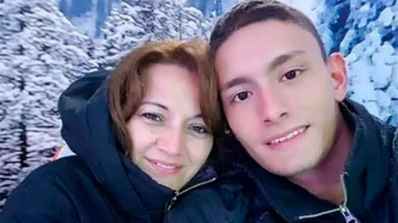 Gloria Nancy Gonz&aacute;lez, junto a su hijo Geovanny Valencia, muerto a cuchilladas en la localidad pirenaica de Broto (Huesca) por su expareja. En una entrevista concedida a Efe d&iacute;as antes del juicio con jurado que enfrentar&aacute; a la joven Daniela V.G. a penas de entre 20 y 25 a&ntilde;os de c&aacute;rcel por el crimen, la madre de la v&iacute;ctima asegura que la vida de su familia ha quedado "totalmente rota" desde la muerte violenta de su hijo. EFE/Gloria Nancy Gonz&aacute;lez - SOLO USO EDITORIAL/SOLO DISPONIBLE PARA ILUSTRAR LA NOTICIA QUE ACOMPA&Ntilde;A (CR&Eacute;DITO OBLIGATORIO) -