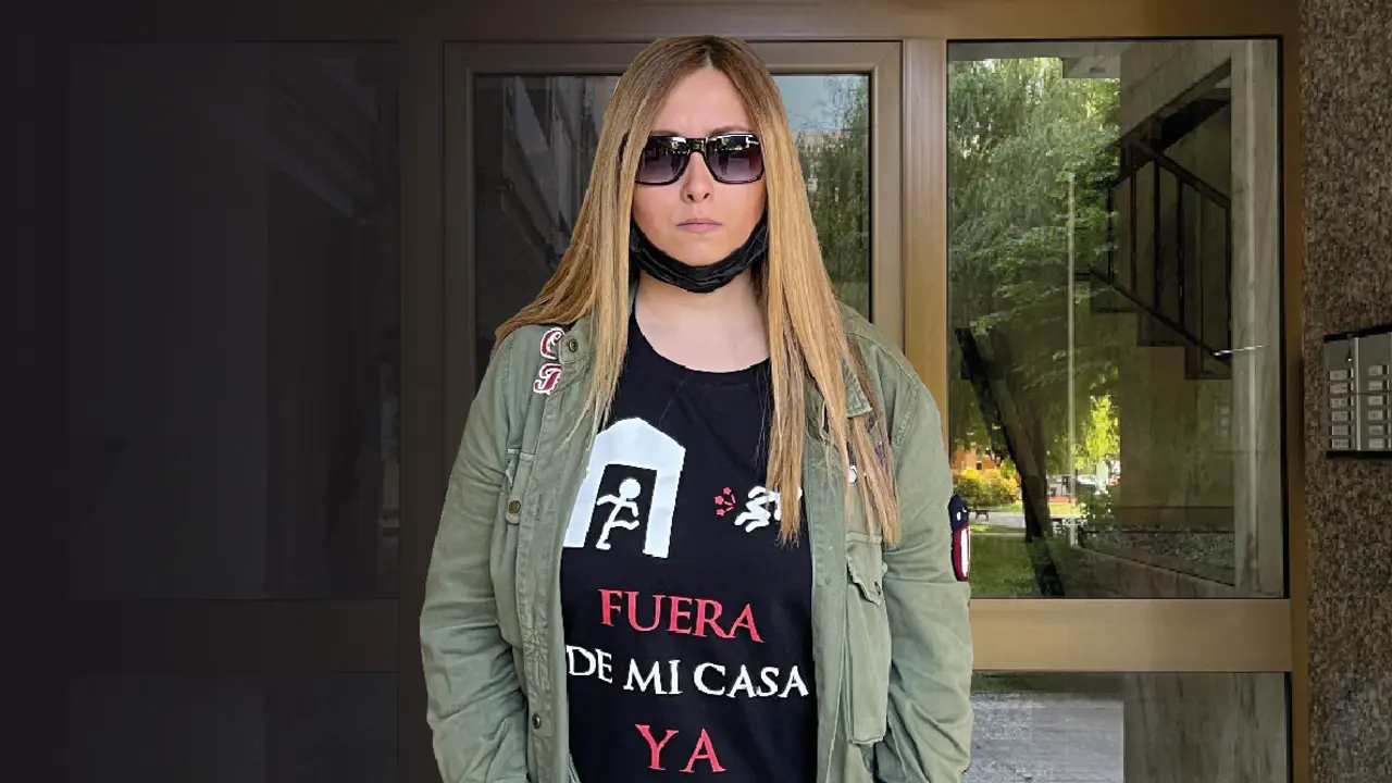 Elina, de 28 a&ntilde;os, es hija de la propietaria de este piso y v&iacute;ctima de una inquiokupaci&oacute;n en el barrio 
de Nueva Ciudad en Torrelavega, desde hace m&aacute;s 
de 3 a&ntilde;os. Desesperadas, madre e hija, nos cuentan su dr&aacute;matica historia.  / ALERTA