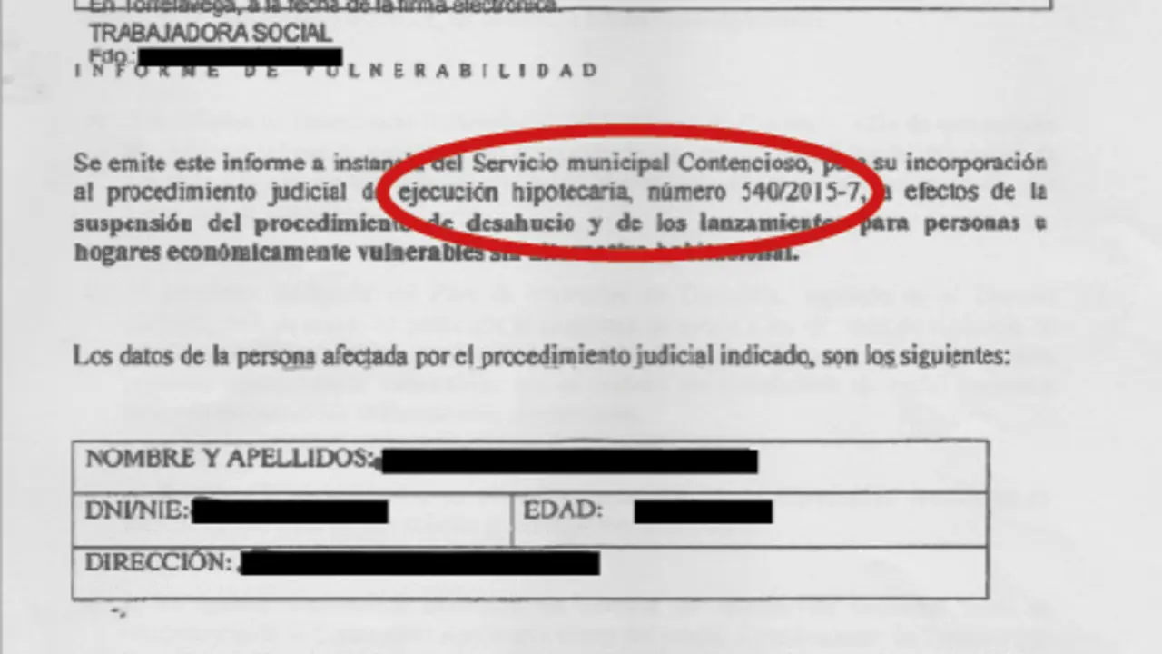 El caso de Elina no corresponde con una ejecuci&oacute;n hipotecaria, ni tampoco con el n&uacute;mero de procedimiento que indica este informe que emite la trabajadora social para evitar el lanzamiento. / alerta