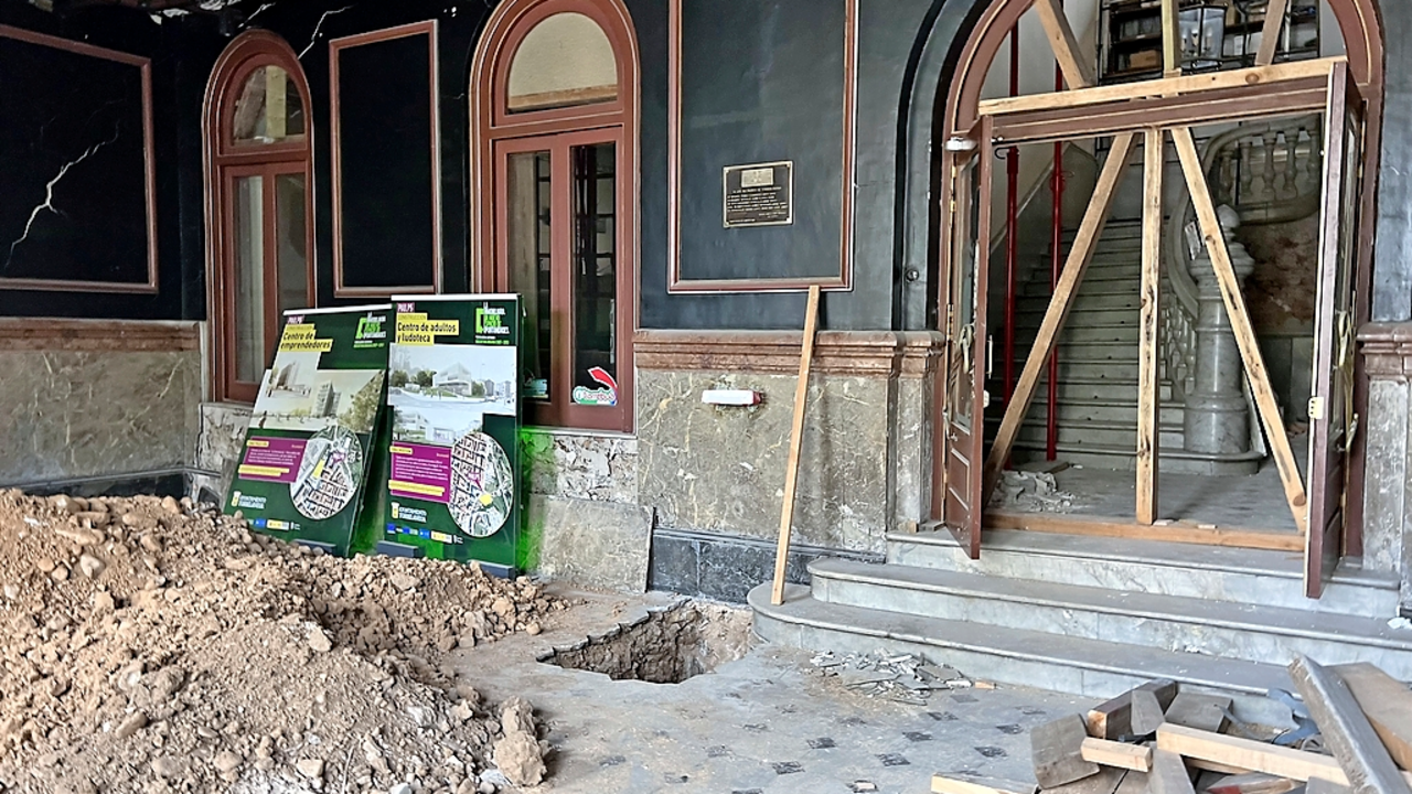 Obras de estabilizaci&oacute;n del Palacio Municipal de Torrelavega. / ALERTA