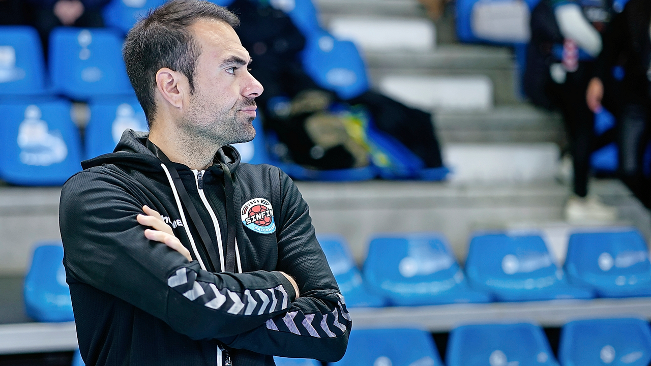 V&iacute;ctor Montesinos ha sido entrenador del Sinf&iacute;n durante dos temporadas. / Hardy