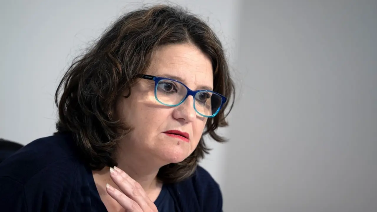 La ex vicepresidenta y ex portavoz del Consell, M&oacute;nica Oltra, comparece en rueda de prensa. / E.P.