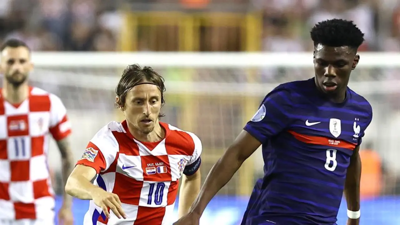 Imagen de esta semana del jugador de la selecci&oacute;n francesa Aurelien Tchouameni (dcha) en un partido de la Liga de Naciones junto a Luka Modric de Croacia. EFE/EPA