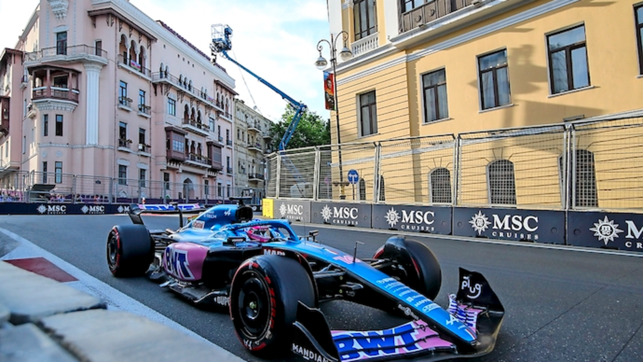 El piloto espa&ntilde;ol de F&oacute;rmula Uno, Fernando Alonso, del equipo Alpine F1 Team, en acci&oacute;n durante la clasificaci&oacute;n del Gran Premio de F&oacute;rmula Uno de Azerbaiy&aacute;n en el circuito urbano de Bak&uacute;, Azerbaiy&aacute;n, el 11 de junio de 2022. / EFE/EPA/ALI HAIDER