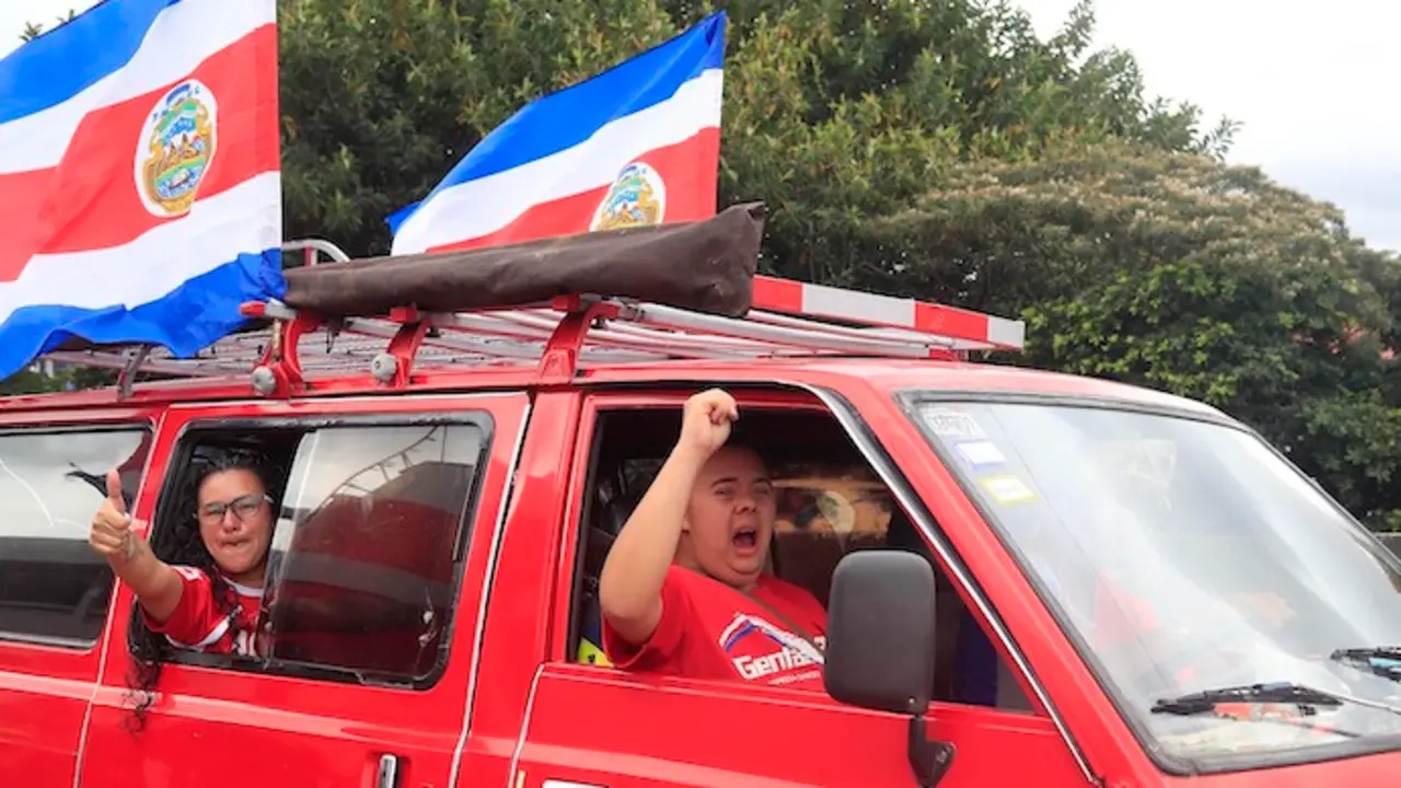 14 June 2022, Costa Rica, San Pedro: People celebrate in the San Pedro district in Costa Rica after defeating New Zealand in their playoff match at the Al Rayyan Stadium in Doha, Qatar and qualifying for the FIFA World Cup 2022. Photo: Rafael Pacheco Granados/La Nacion via ZUMA Press/dpa
Rafael Pacheco Granados/La Nacio / DPA
14/6/2022 ONLY FOR USE IN SPAIN