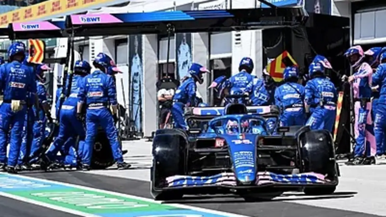 Alonso, durante una de sus paradas, el domingo en Montreal.AFP
